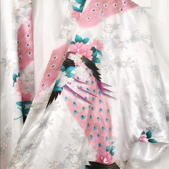 🍒GIFT with 3+ items purchased🍒 Satin kimono style robe - Picture 7 of 14